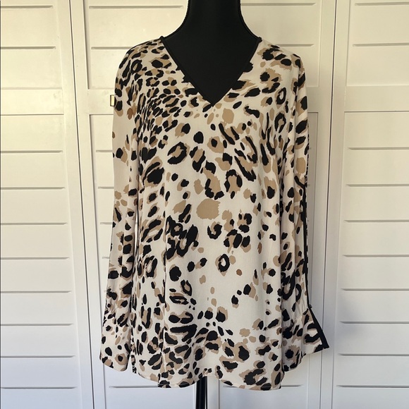 Chico's Tops - Chico’s NWOT Piped Leopard Print V-Neck Top Peek A Boo Sleeves Size 0
